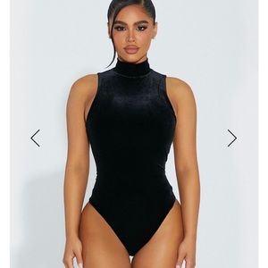 Naked Wardrobe blk sleeveless velvet bodysuit